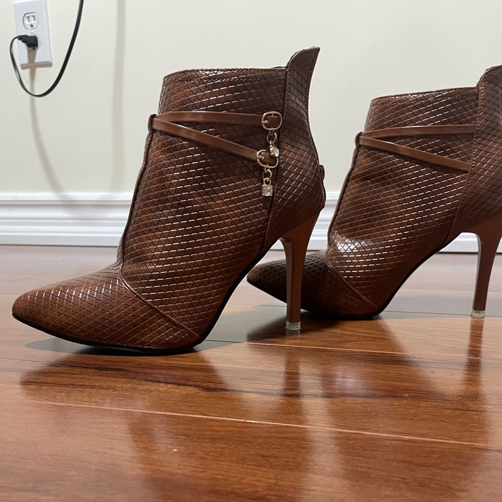 Brown Textured Pointed-Toe Stiletto Ankle Boots